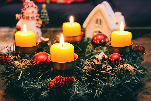 Candles at Christmas – A Magical Glow