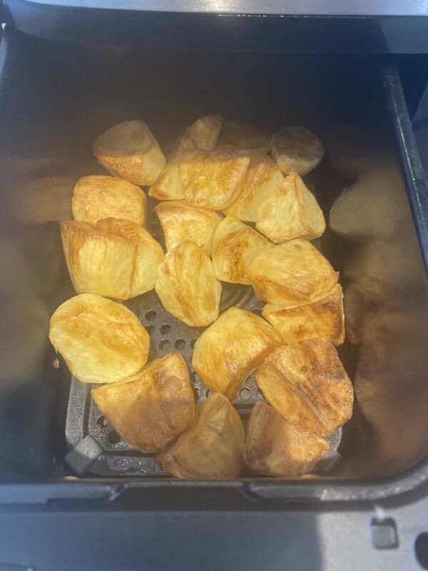 Roast potatoes in the air fryer