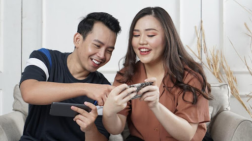 couple with mobile phones