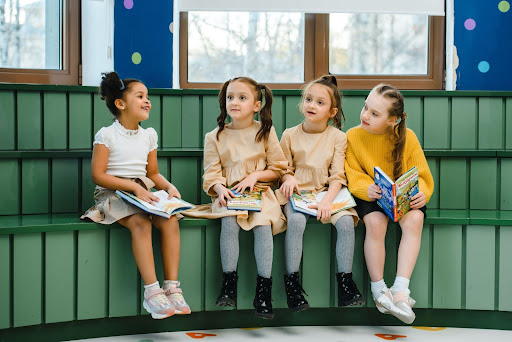 four girls reading