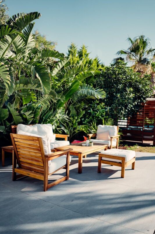 outdoor table and chairs