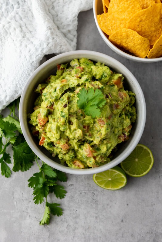 Perfectly Creamy Guacamole: A Tasty Dip for Any Occasion