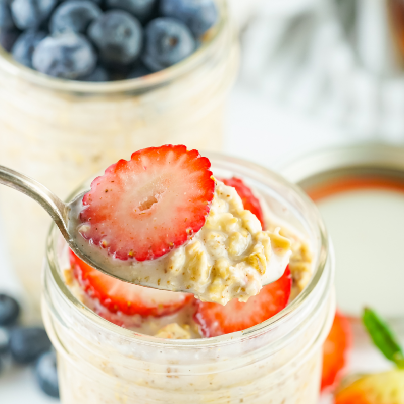Berry Vanilla Overnight Oats