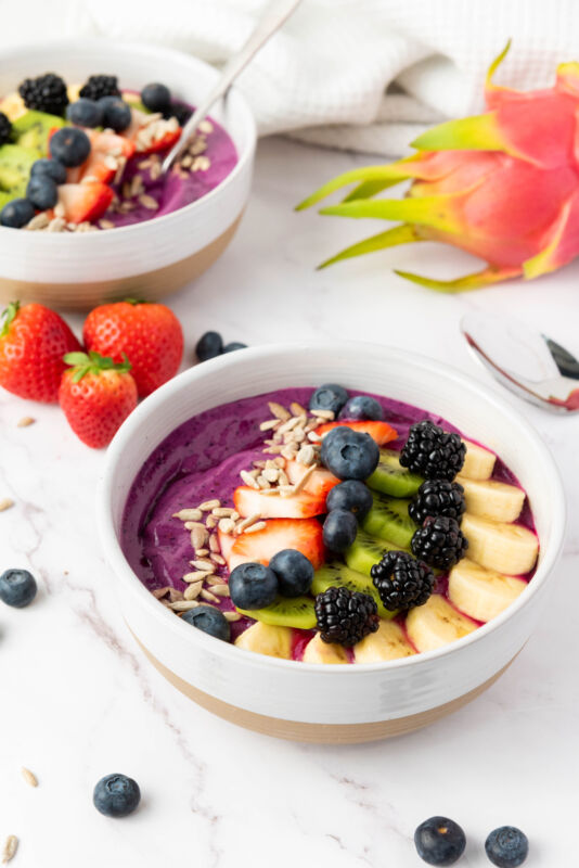 Bright, Budget-Friendly Smoothie Bowls: A Fast & Fruity Start for Two