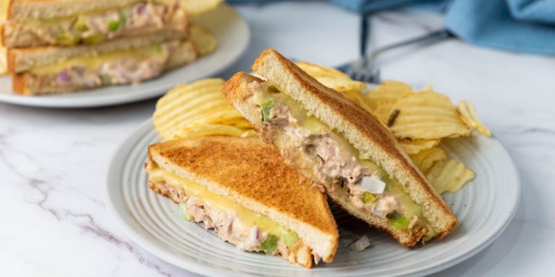 Quick & Delicious Tuna Melt Sandwich: A Family-Favorite Recipe