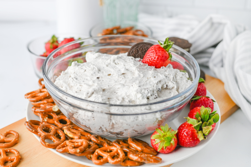 Fluffy Oreo Dessert Dip Perfect for Parties and Potlucks
