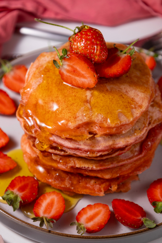 Fluffy Strawberry Pancakes